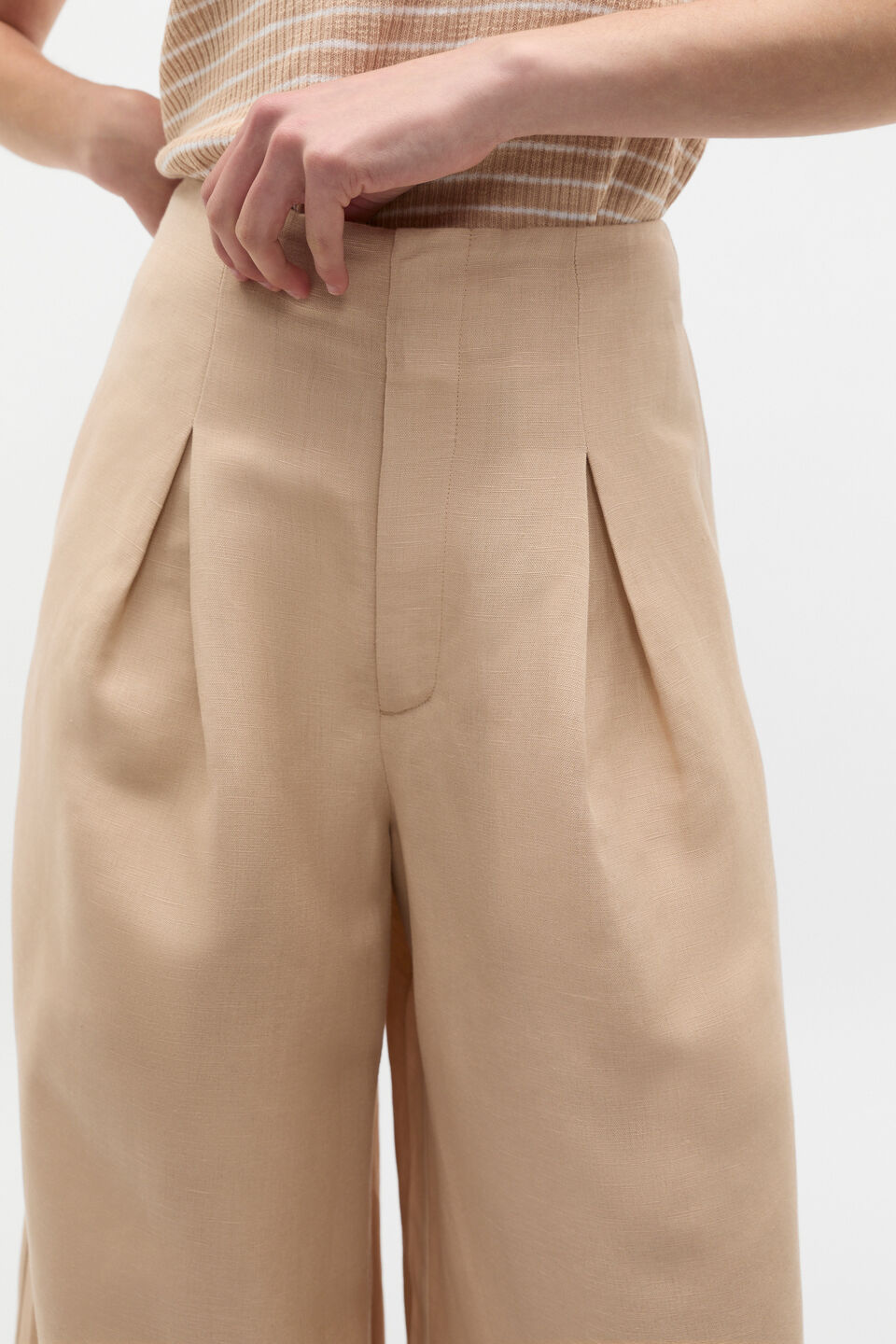 Statement Pleat Front Pant  Ecru