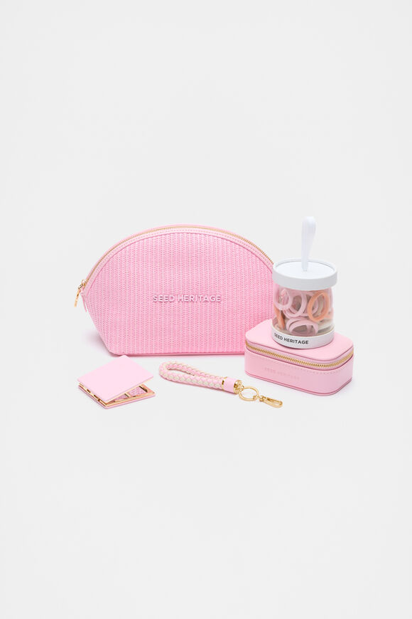Handbag Essentials   Handbag Essentials    hi-res