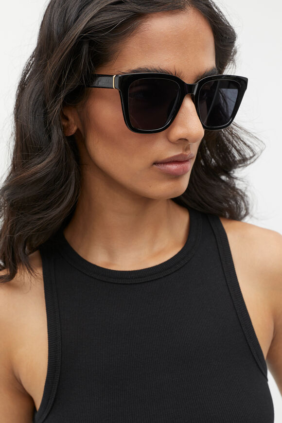 Daniella D Frame Sunglasses  Black Daniella D Frame Sunglasses  Black  hi-res