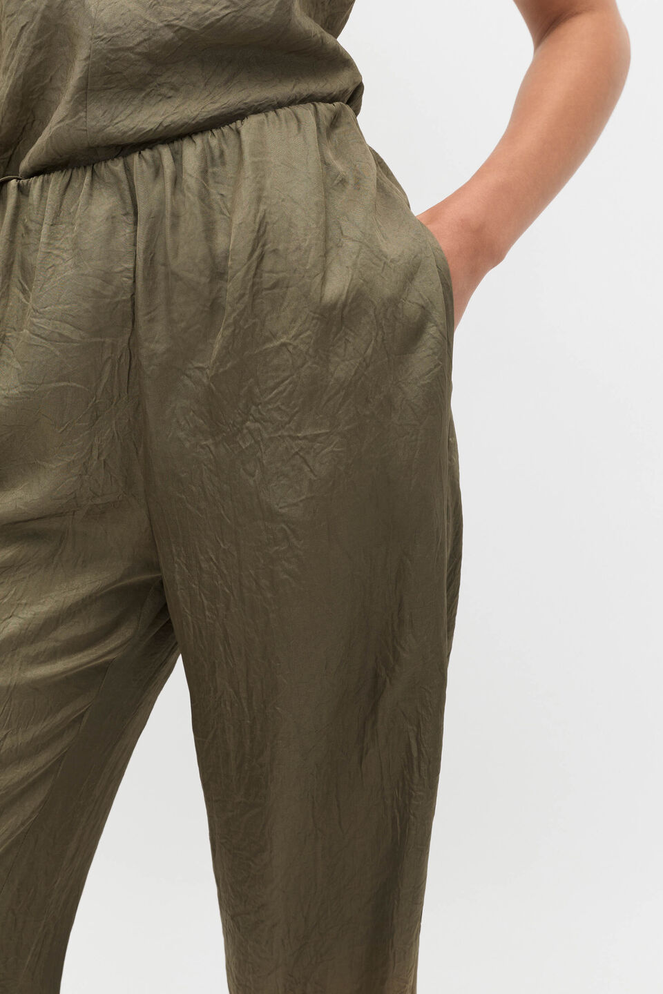 Textured Satin Gathered Pant  Olive Leaf