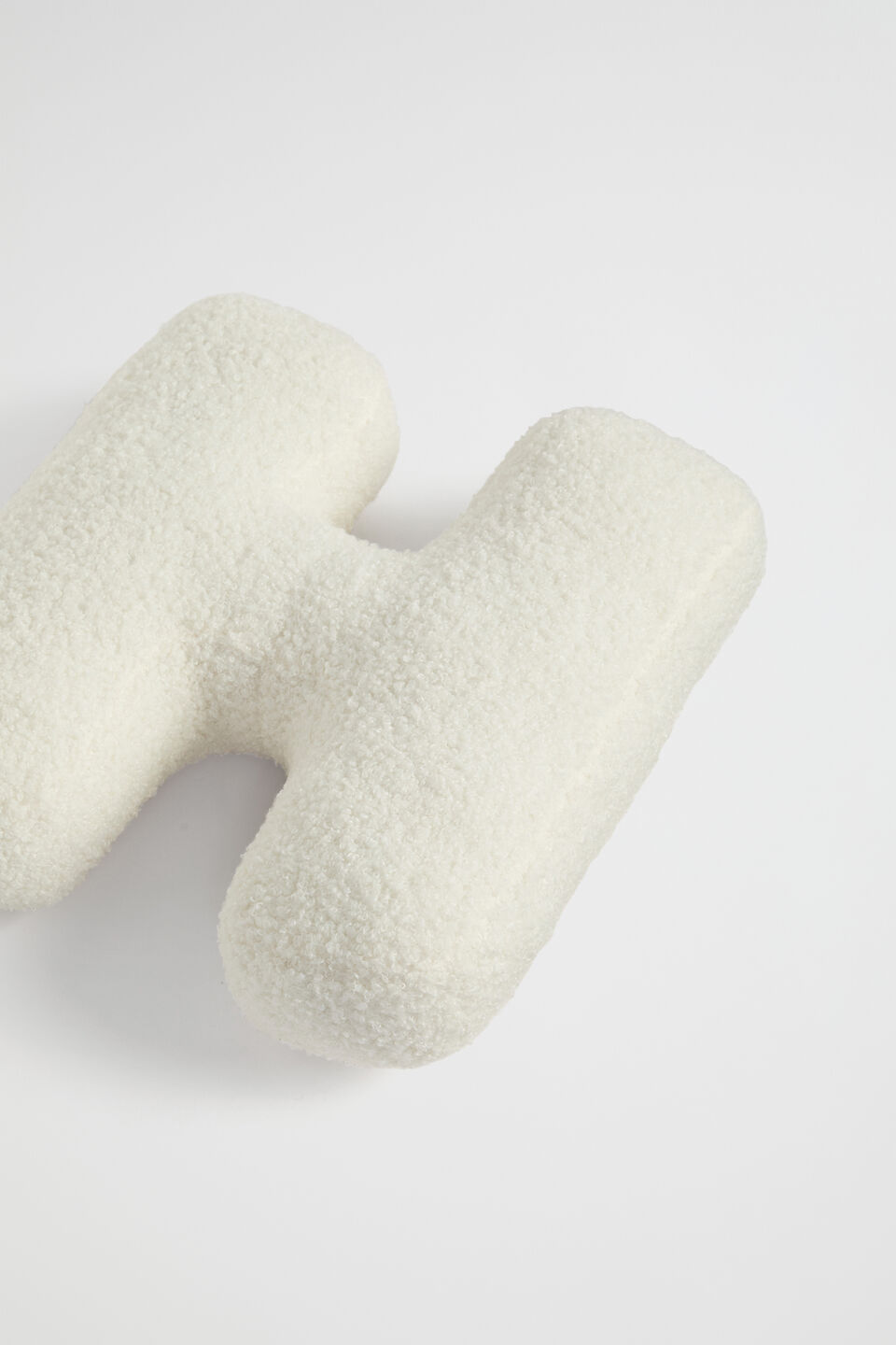 Teddy Initial Cushion Creme  H