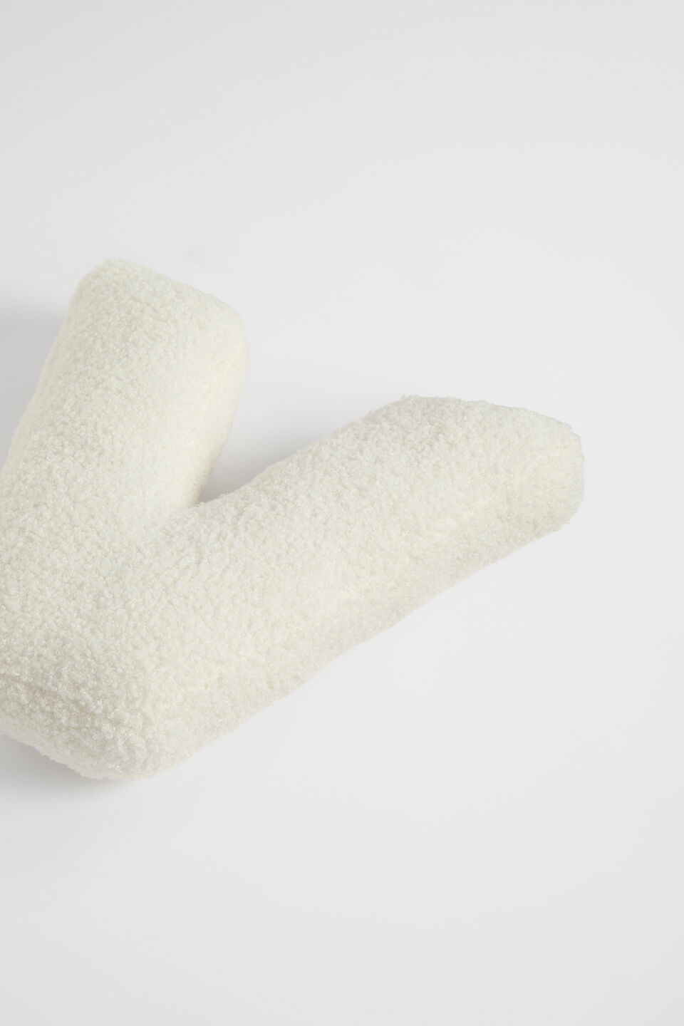 Teddy Initial Cushion Creme  V