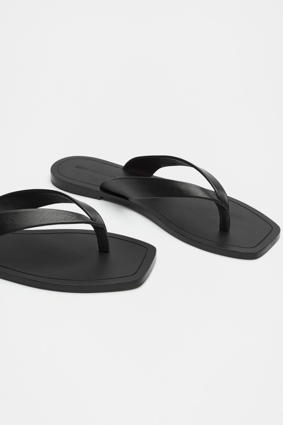 Kenna Leather Flip Flop  Black