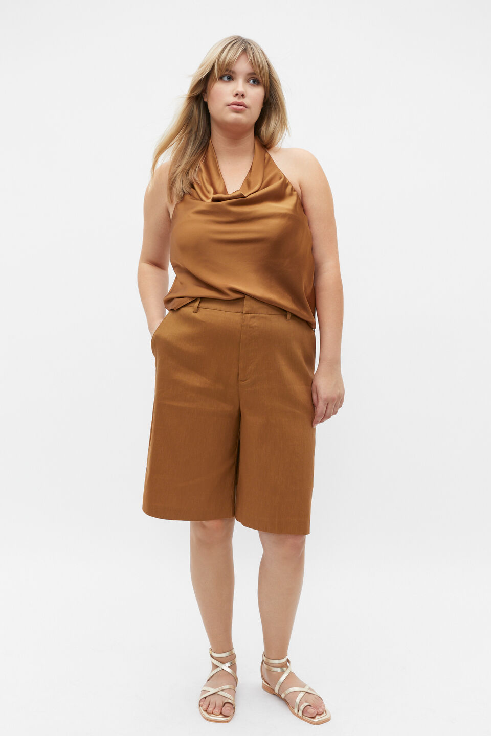 Tailored Longline Short  Cinnamon Spice