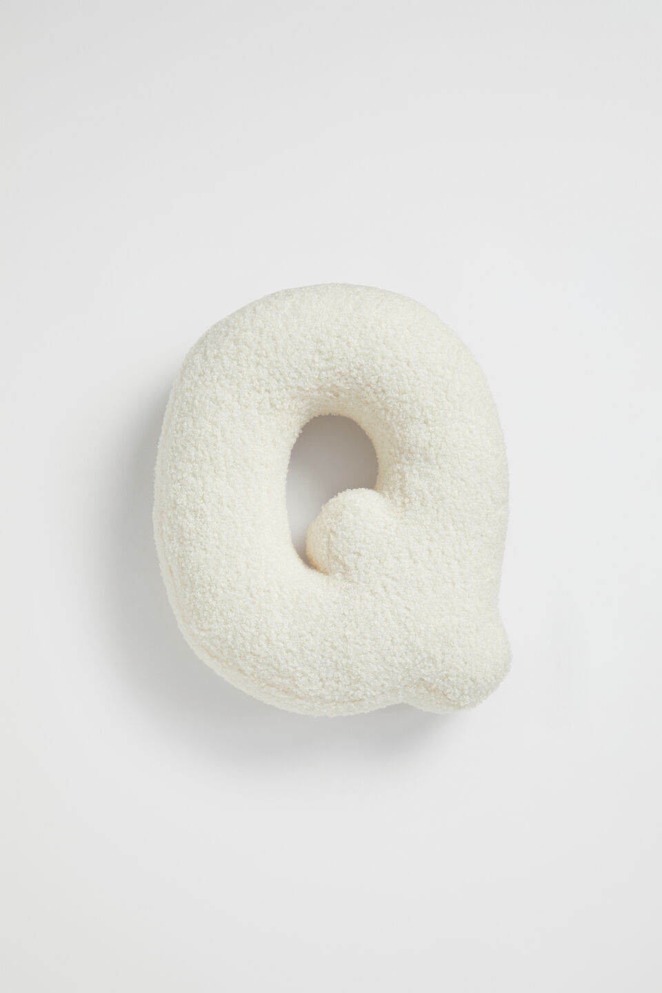 Teddy Initial Cushion Creme  Q