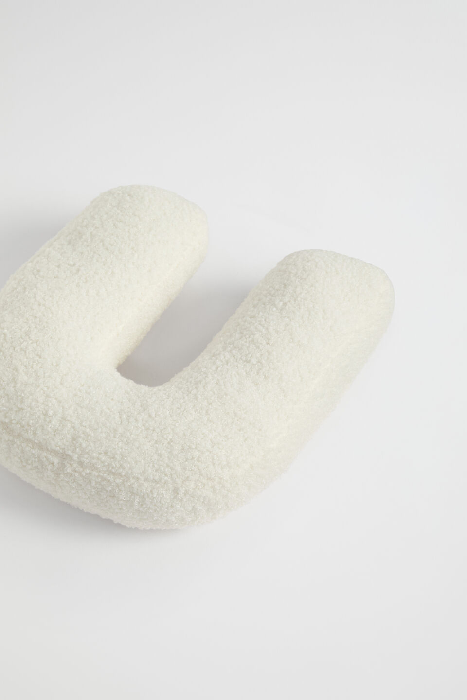 Teddy Initial Cushion Creme  U