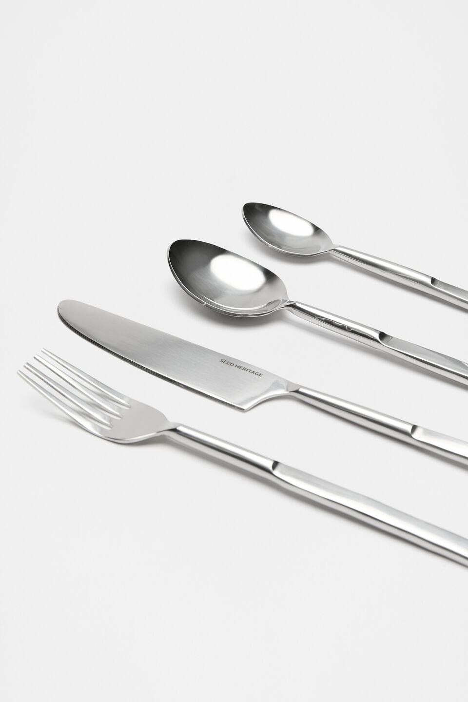 Atlas Cutlery Set of 16  Silver