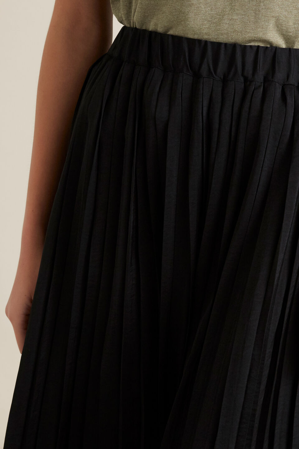 Hi-Lo Pleated Skirt  