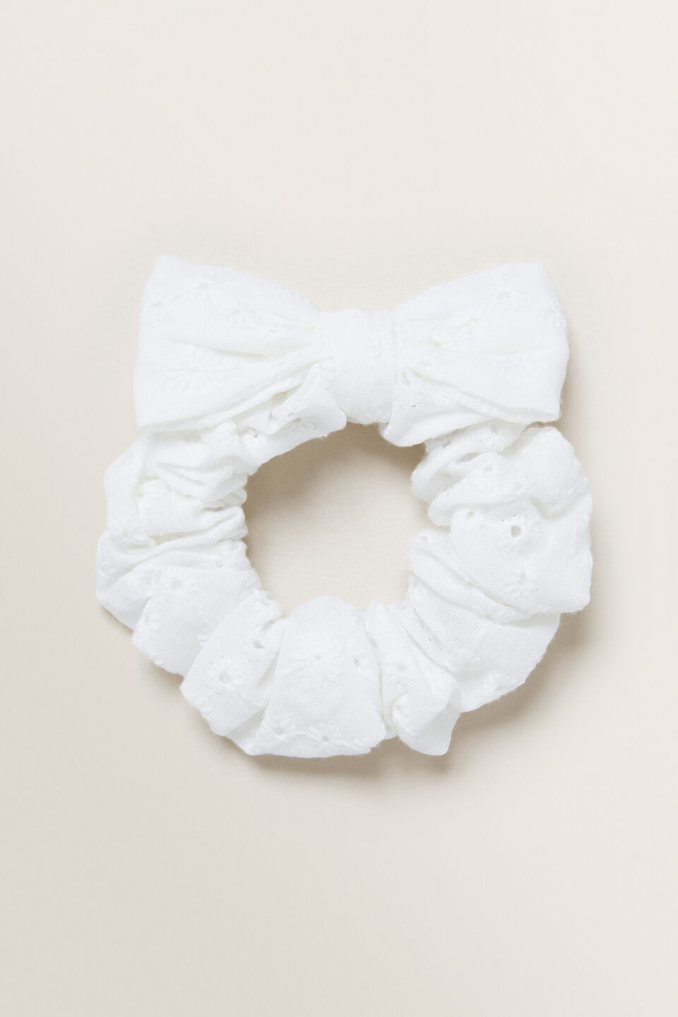 Broderie Scrunchie  1