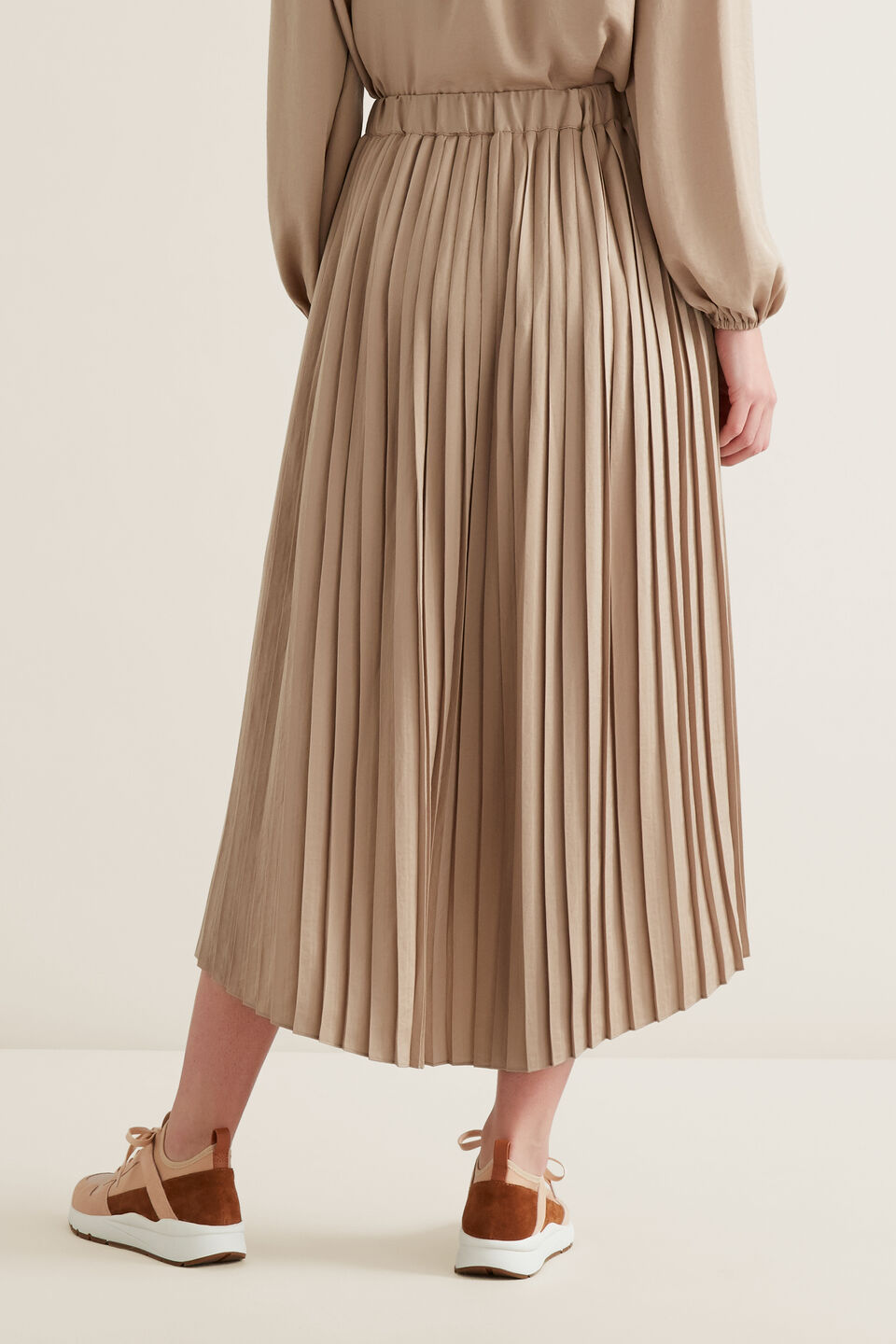 Hi-Lo Pleated Skirt  