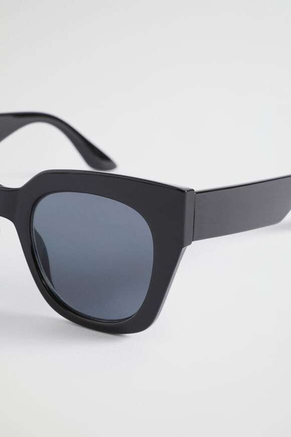 Sutton D Frame  Black  hi-res