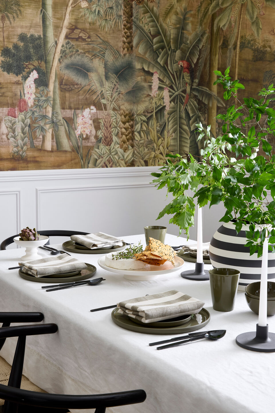 Atlas Cutlery Set of 16  Black