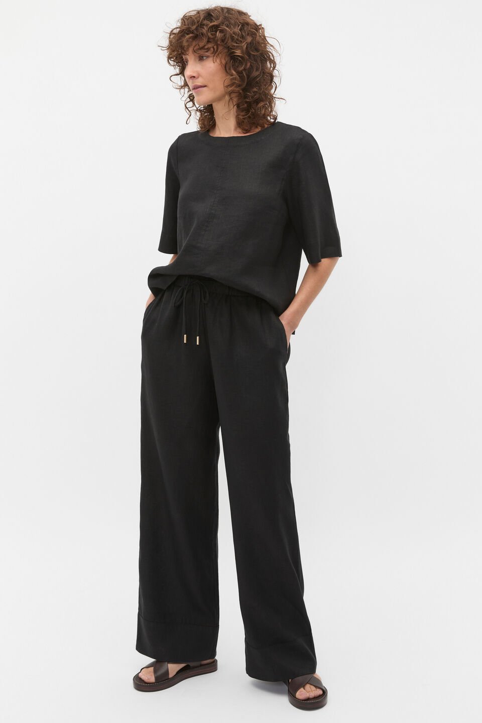 Core Linen Tee  Black