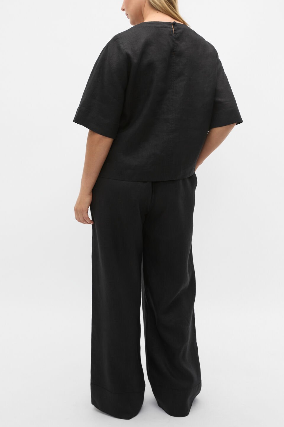 Core Linen Tee  Black