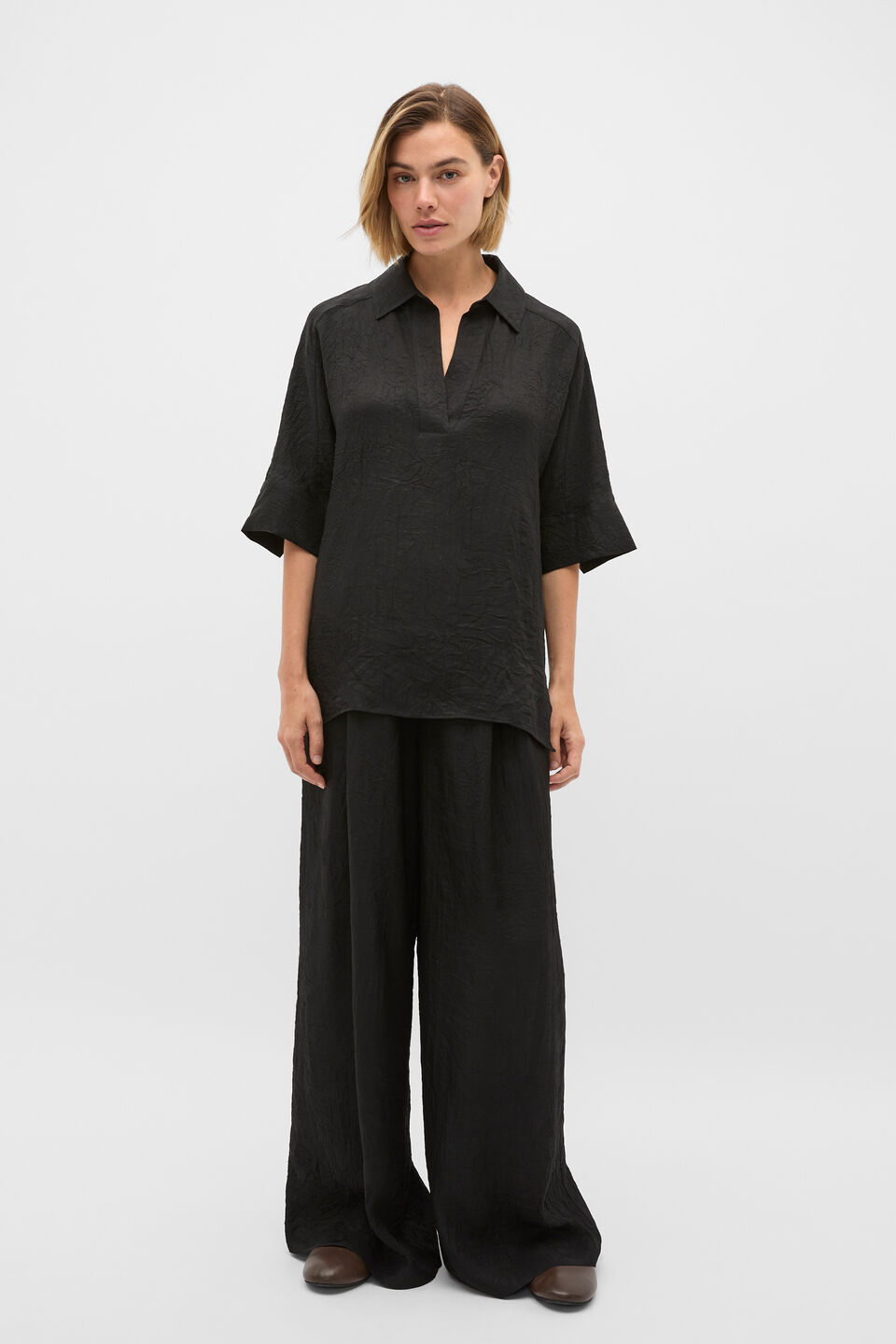 Textured Satin Collared Popover  Black