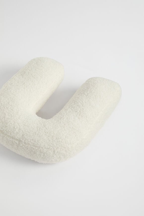 Teddy Initial Cushion Creme  U  hi-res
