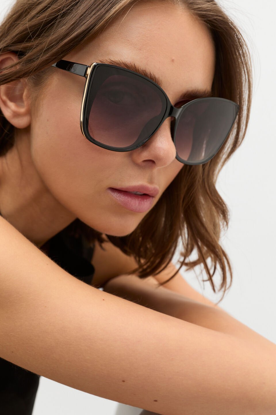 Hannah D Frame Sunglasses  Black