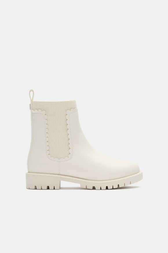 Scallop Boot  Classic Cream  hi-res