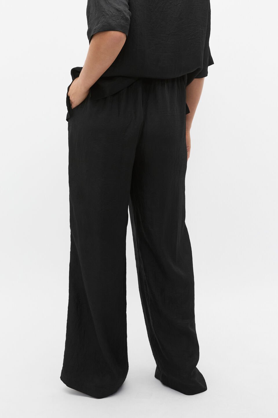 Textured Satin Gathered Pant  Black