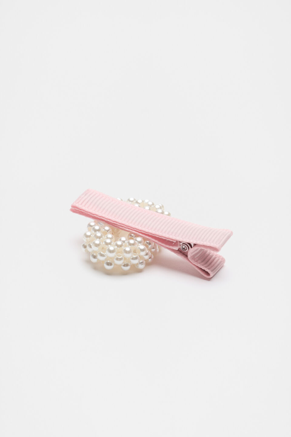 Initial Pearl Duck Clip  O