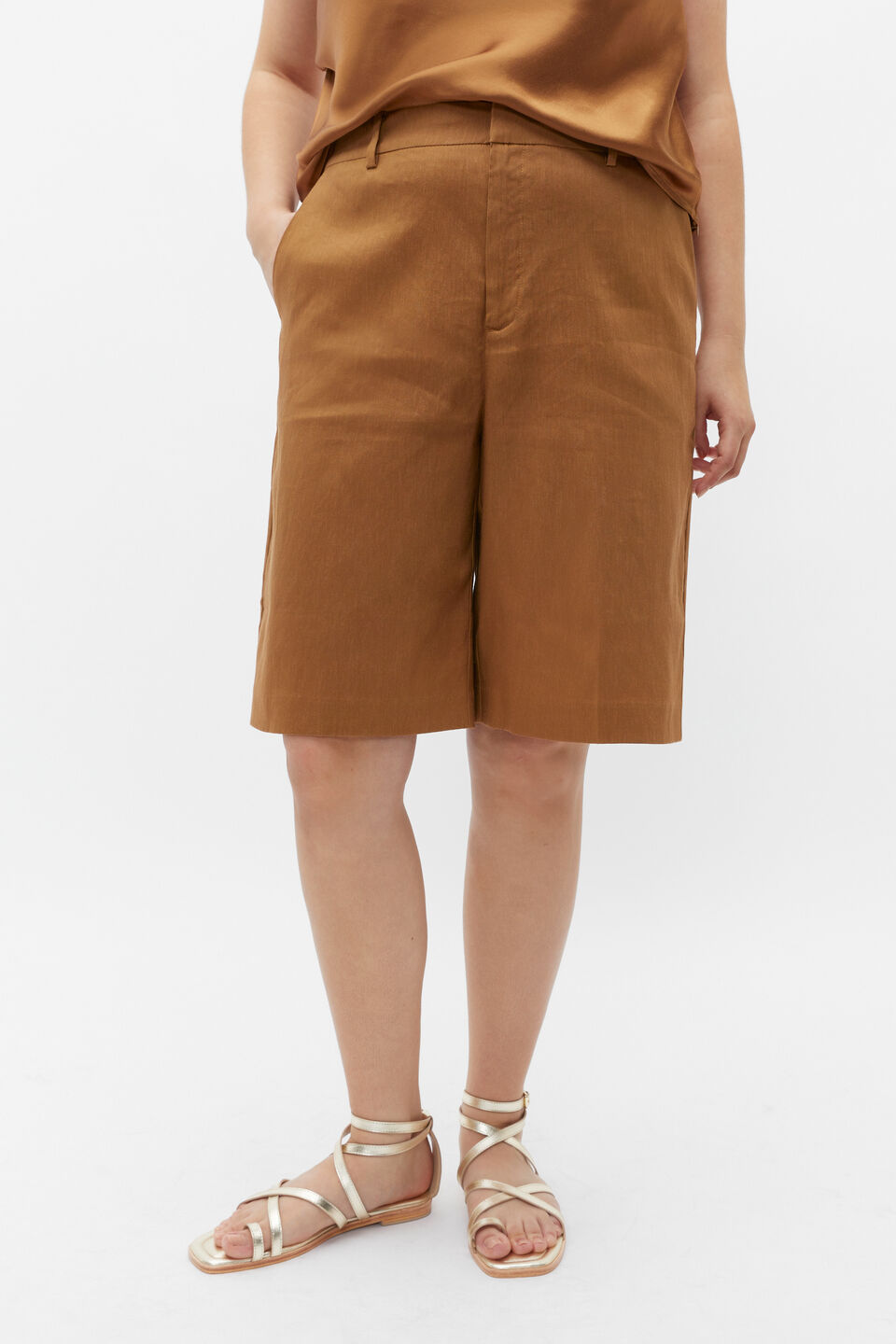 Tailored Longline Short  Cinnamon Spice