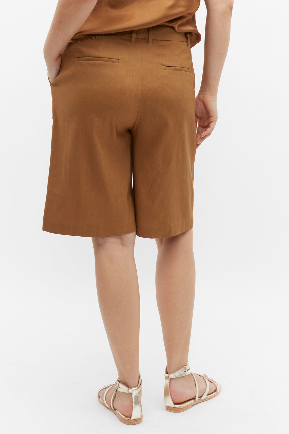 Tailored Longline Short  Cinnamon Spice