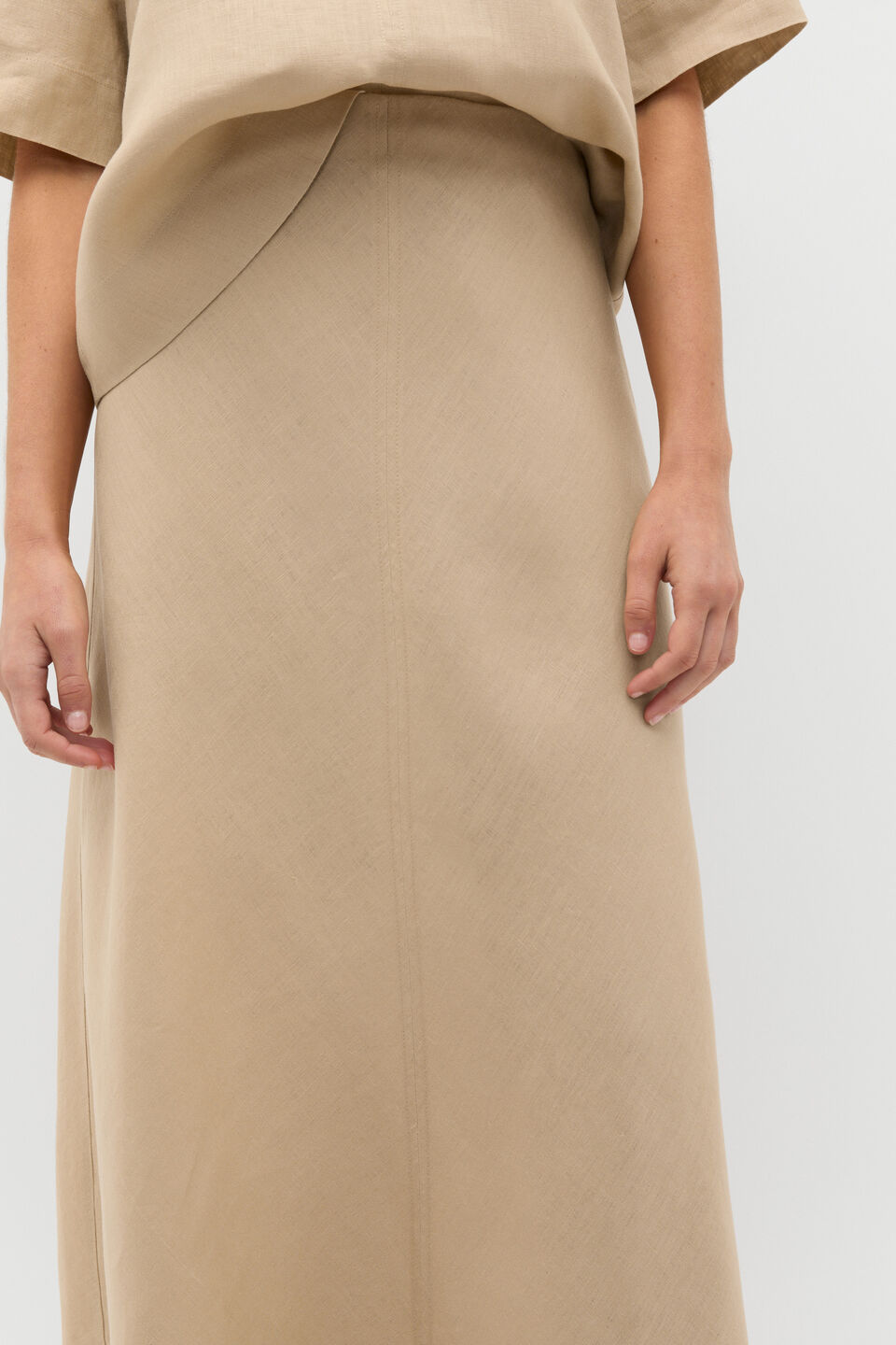 Core Linen Seam Front Skirt  Iced Latte