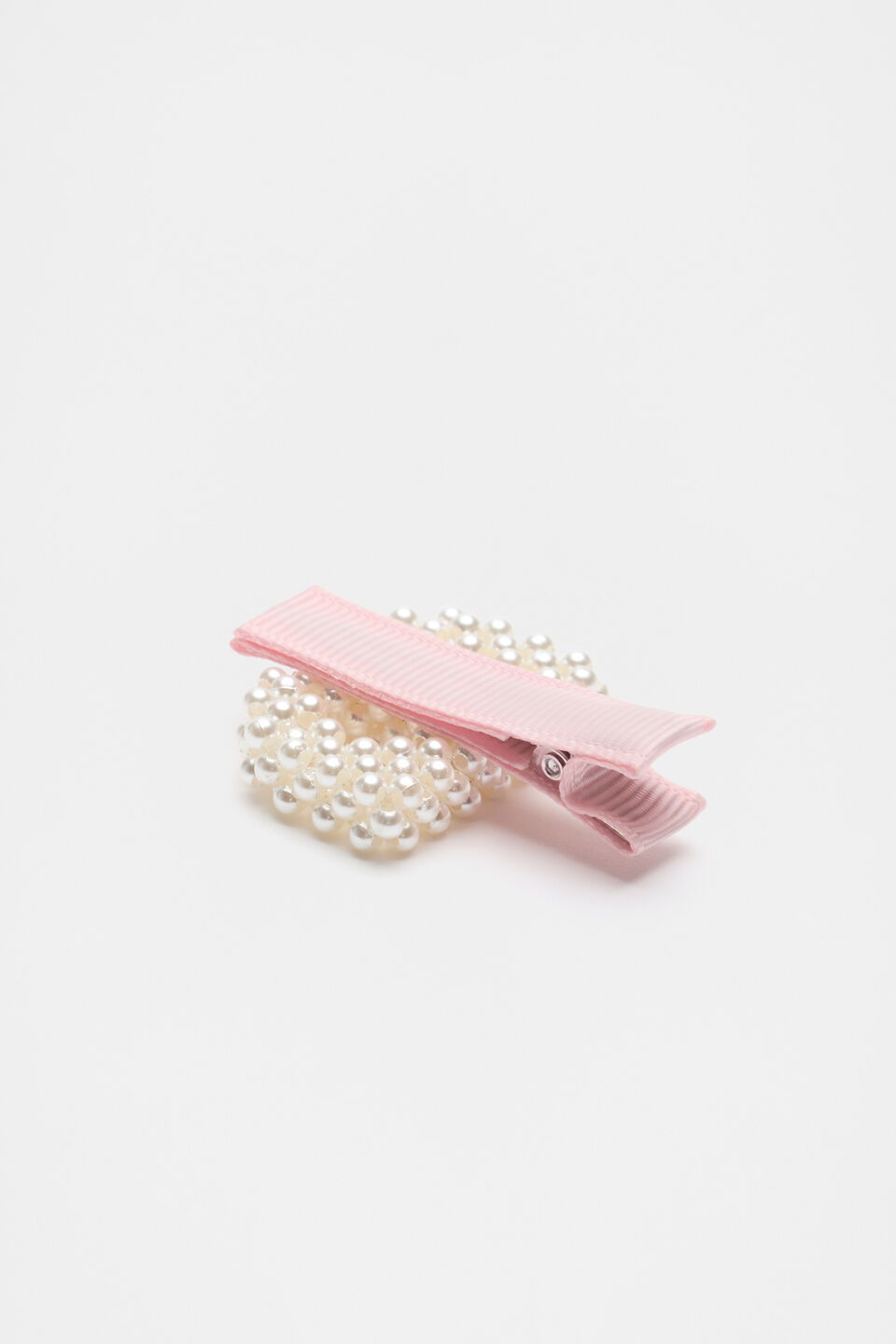 Initial Pearl Duck Clip  B