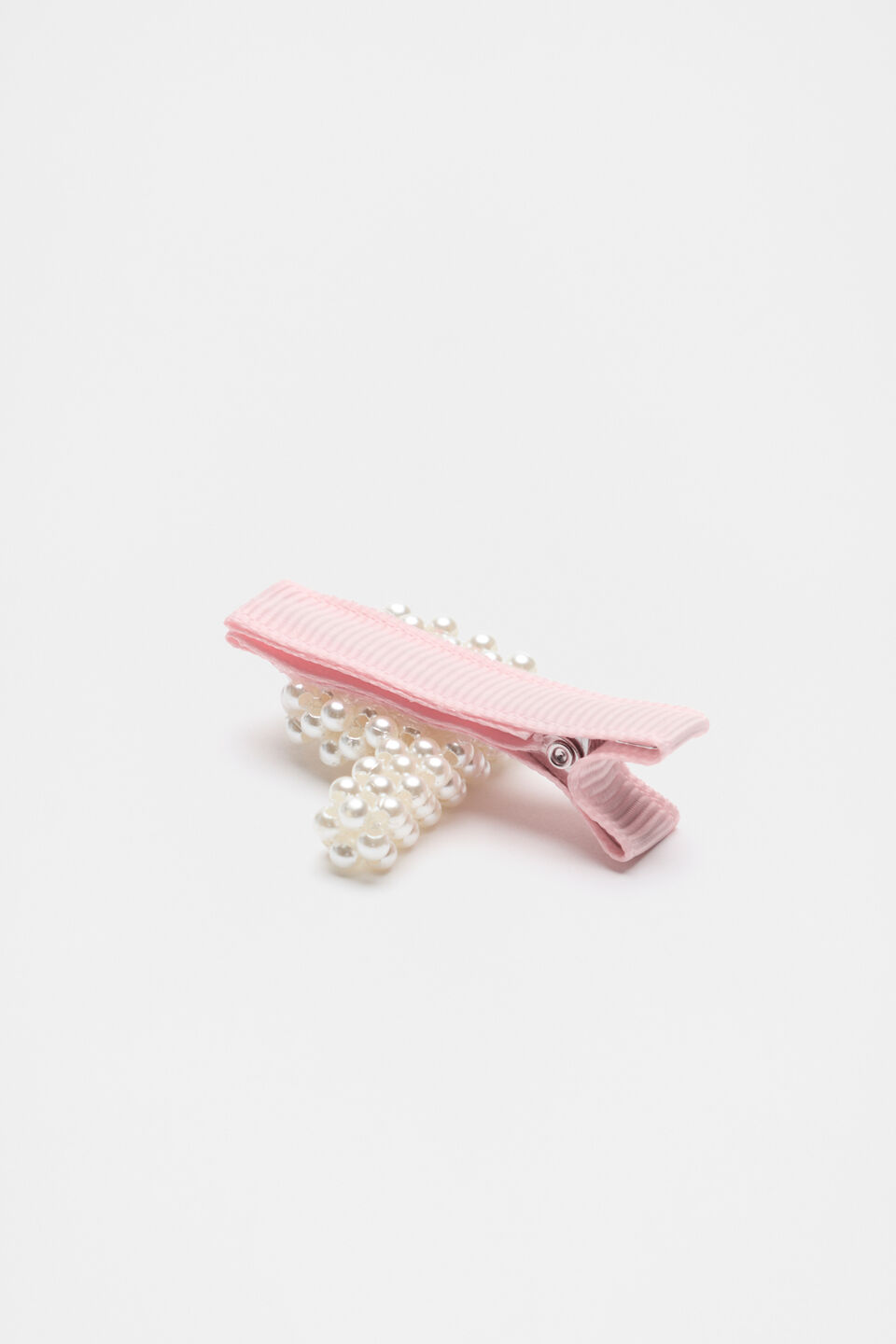 Initial Pearl Duck Clip  P