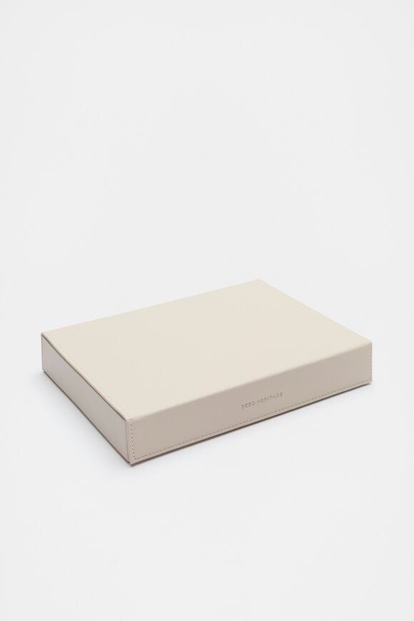 Jewel Box  Oat  hi-res