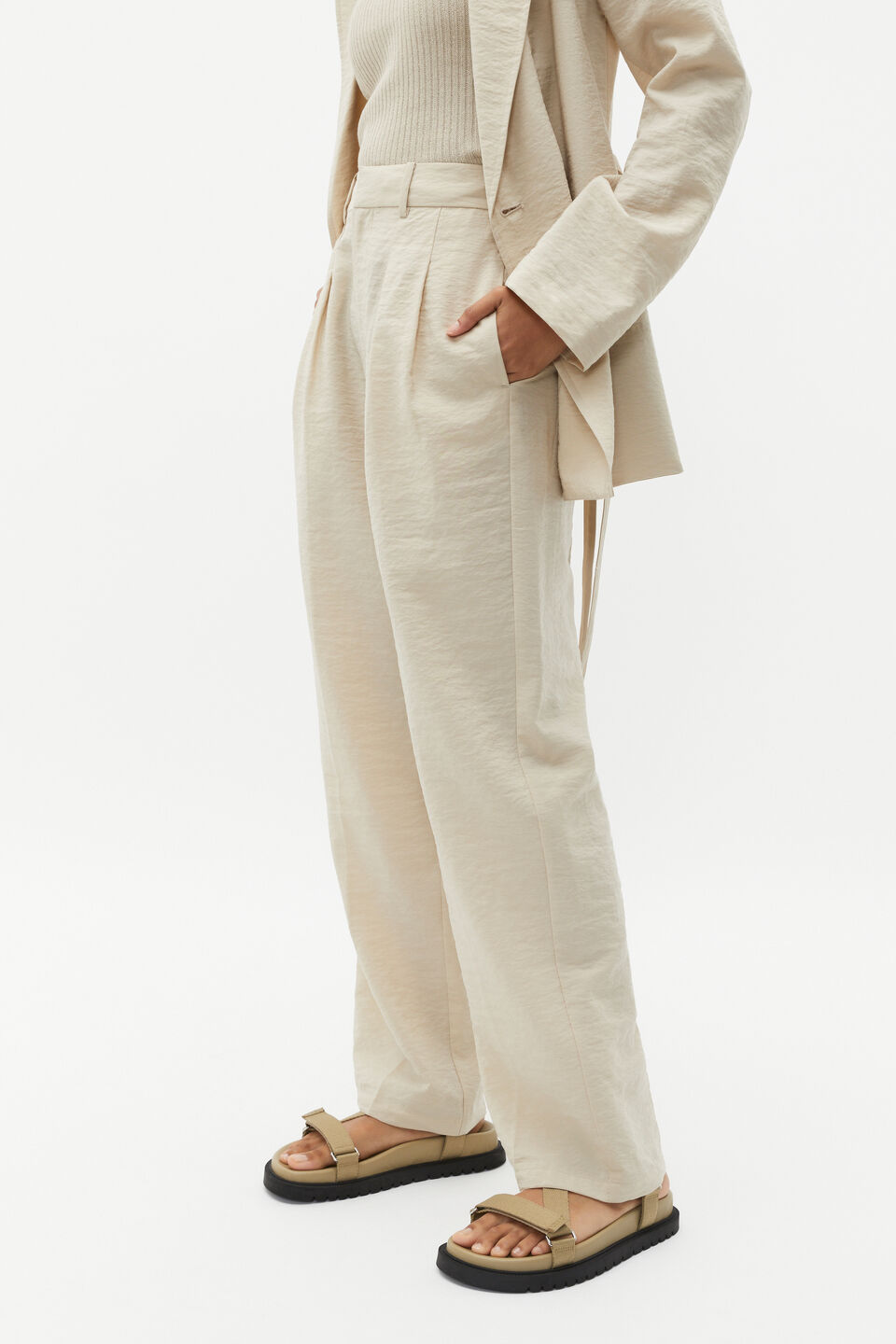 Pleat Front Trouser  Cool Sand