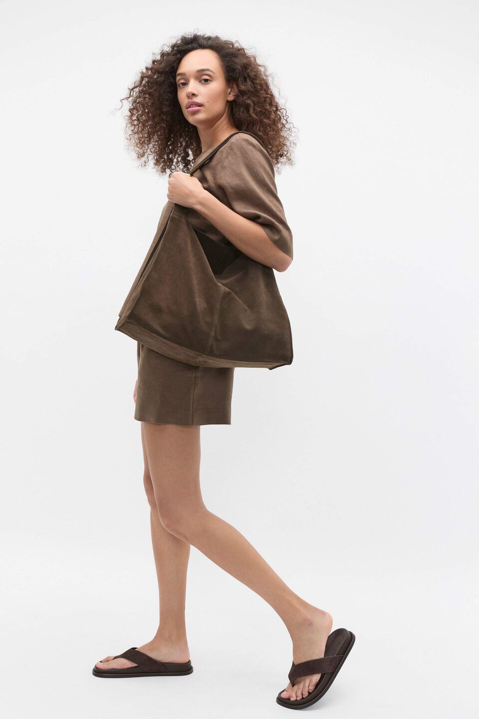 Linen Pleat Short  Pinecone