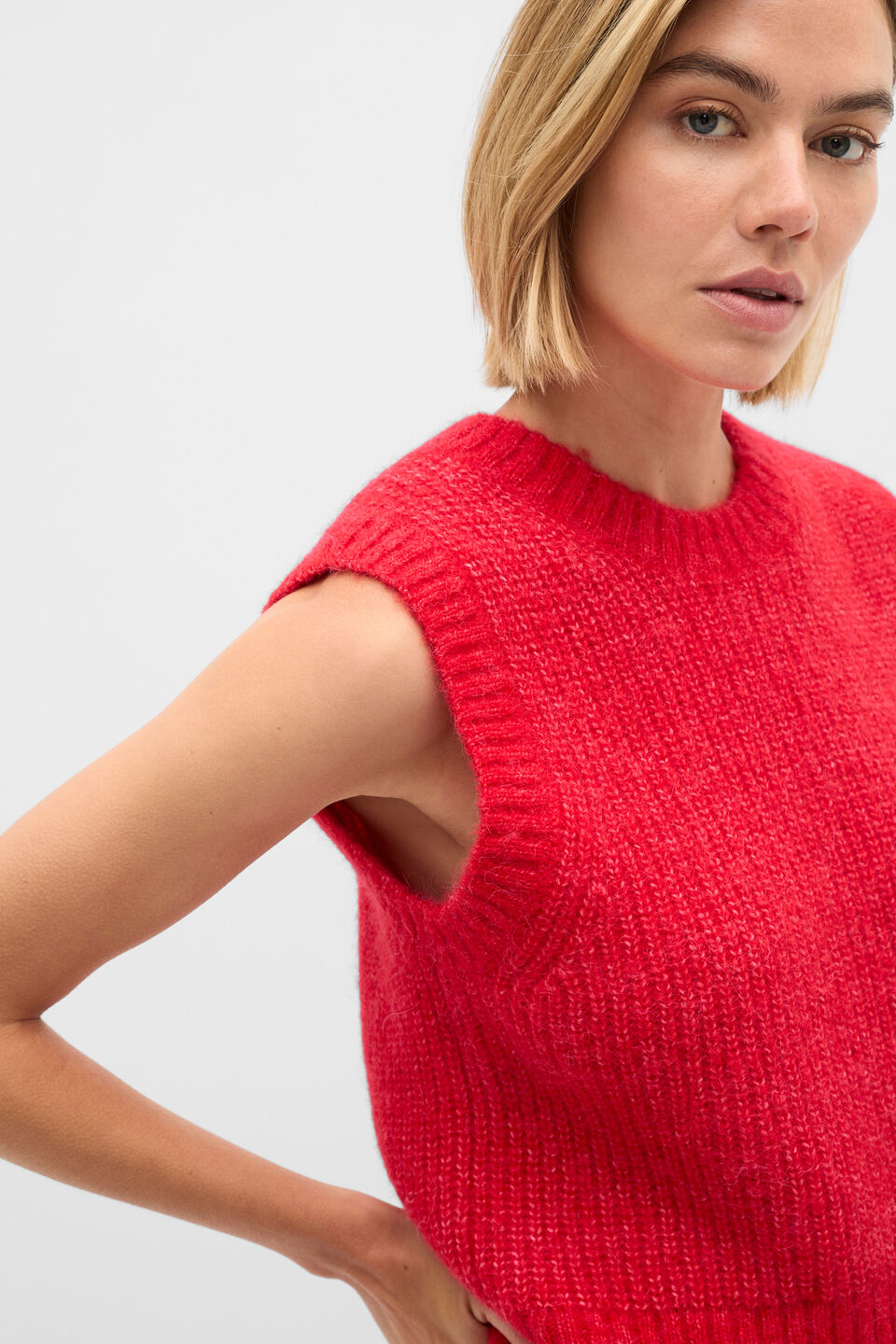 Lofty Neat Vest  Poppy