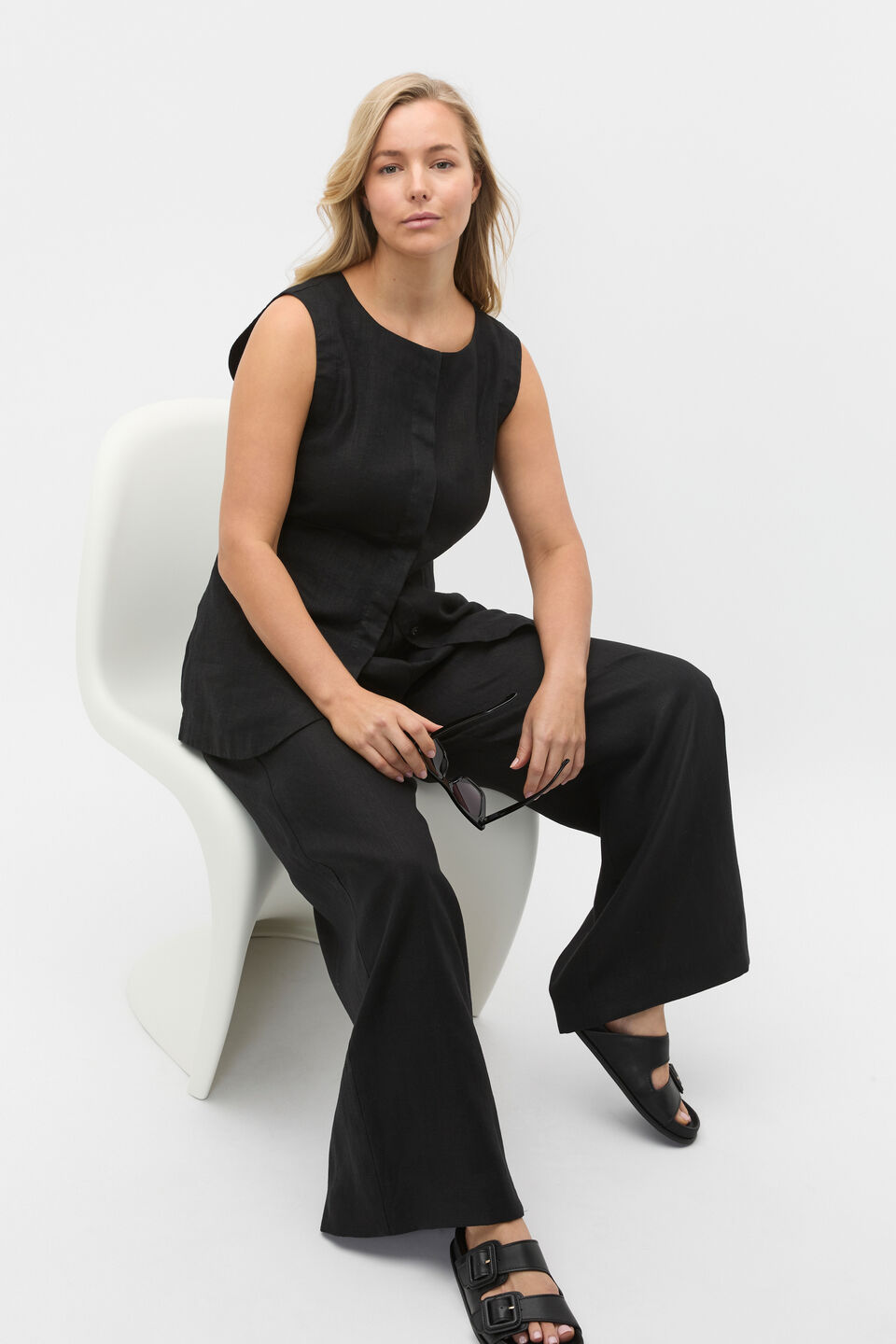 Linen Concealed Placket Vest  Black