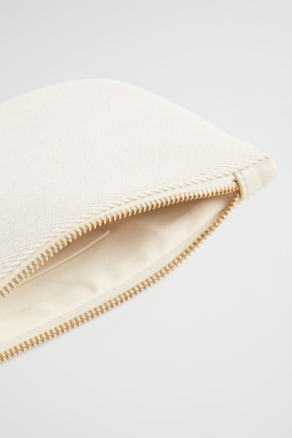 Initial Pouch  P  hi-res