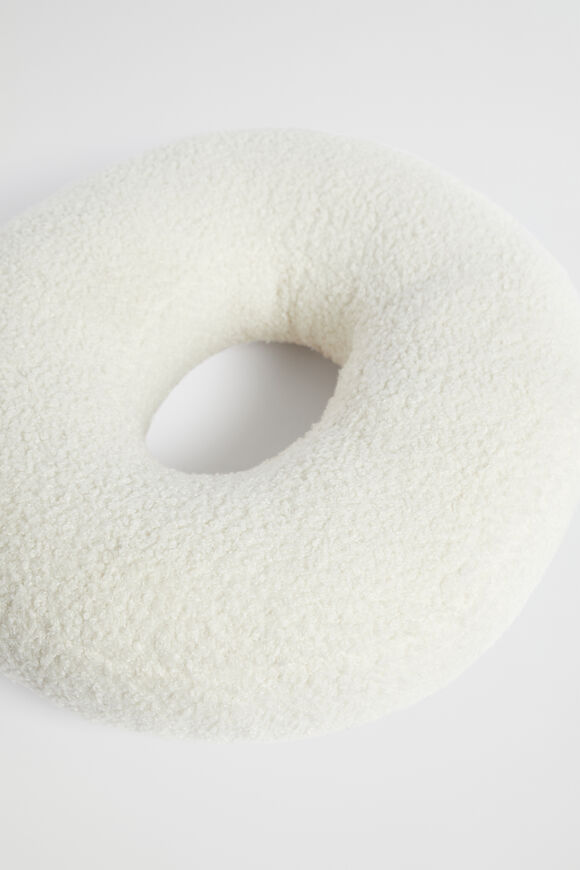 Initial Cushion  O  hi-res