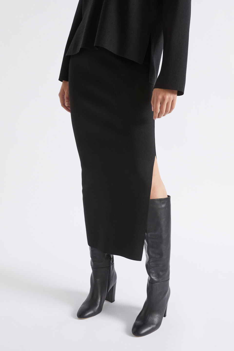 Crepe Knit Split Skirt  Black