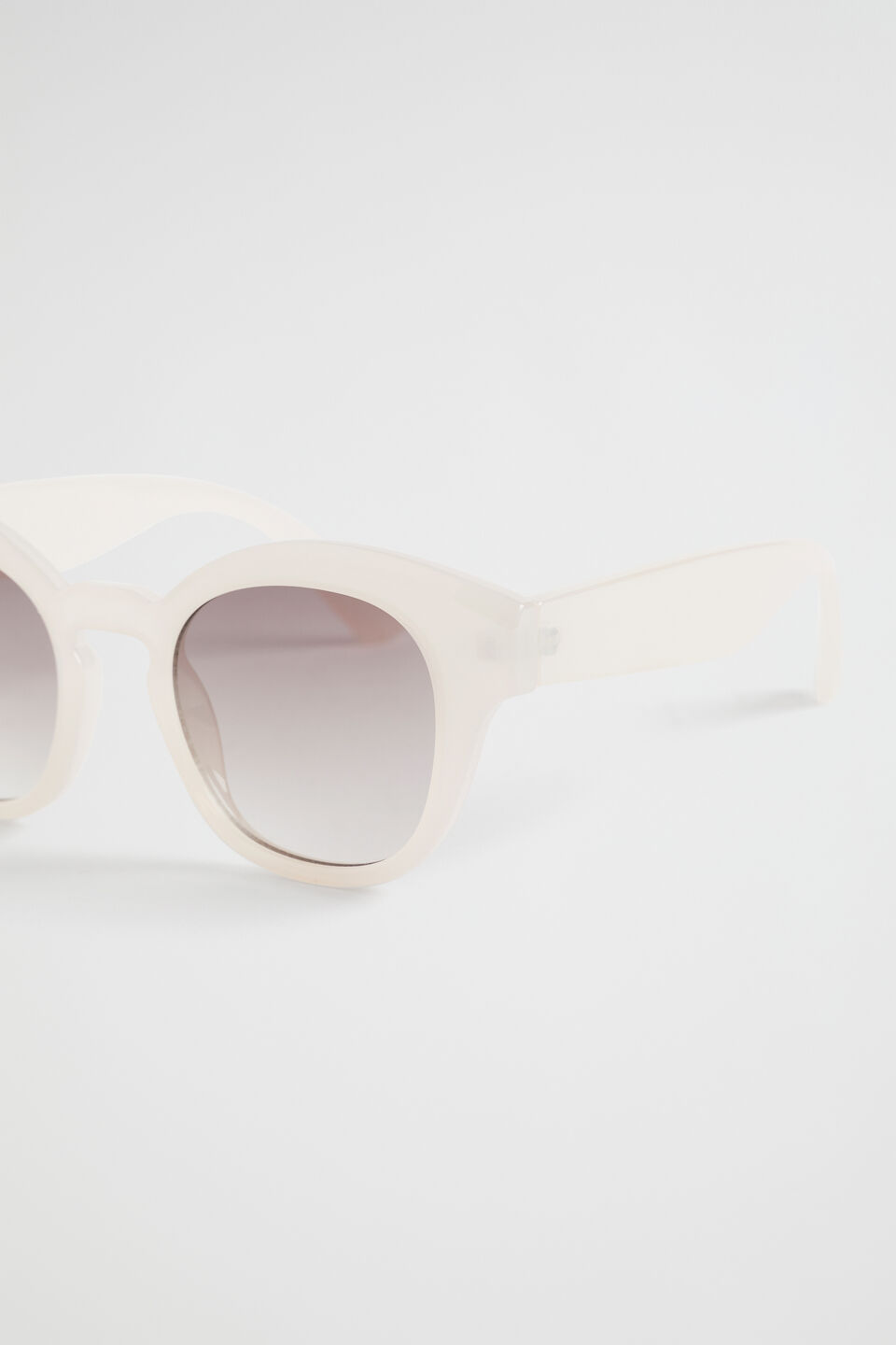 Lisa Round Sunglasses  Light Storm