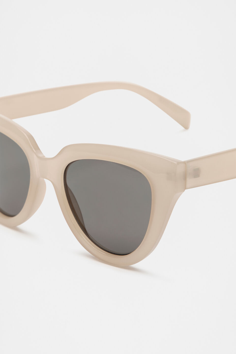 Callie Cateye Sunglasses  Frappe