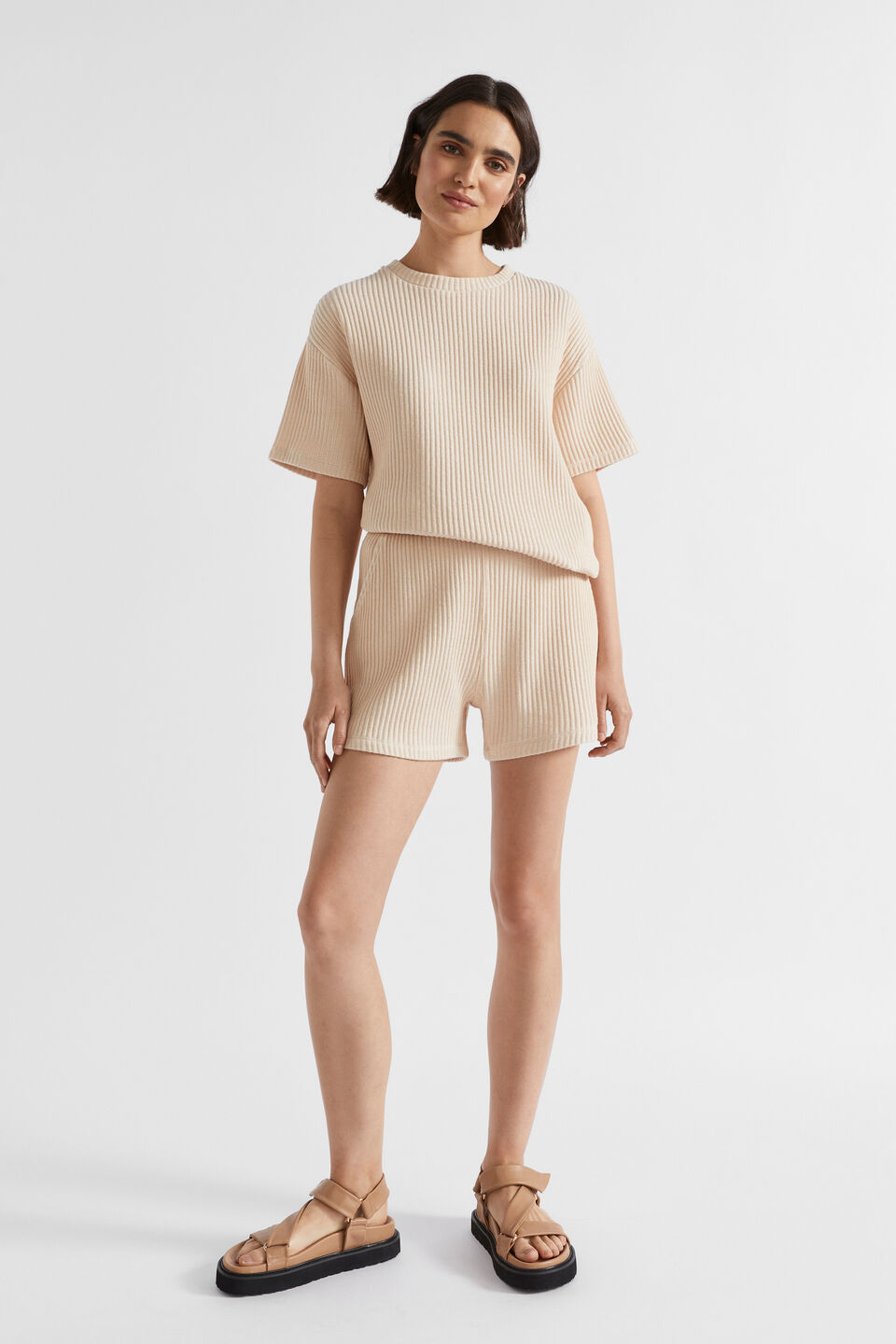 Two Tone Lounge Short  Soft Wheat