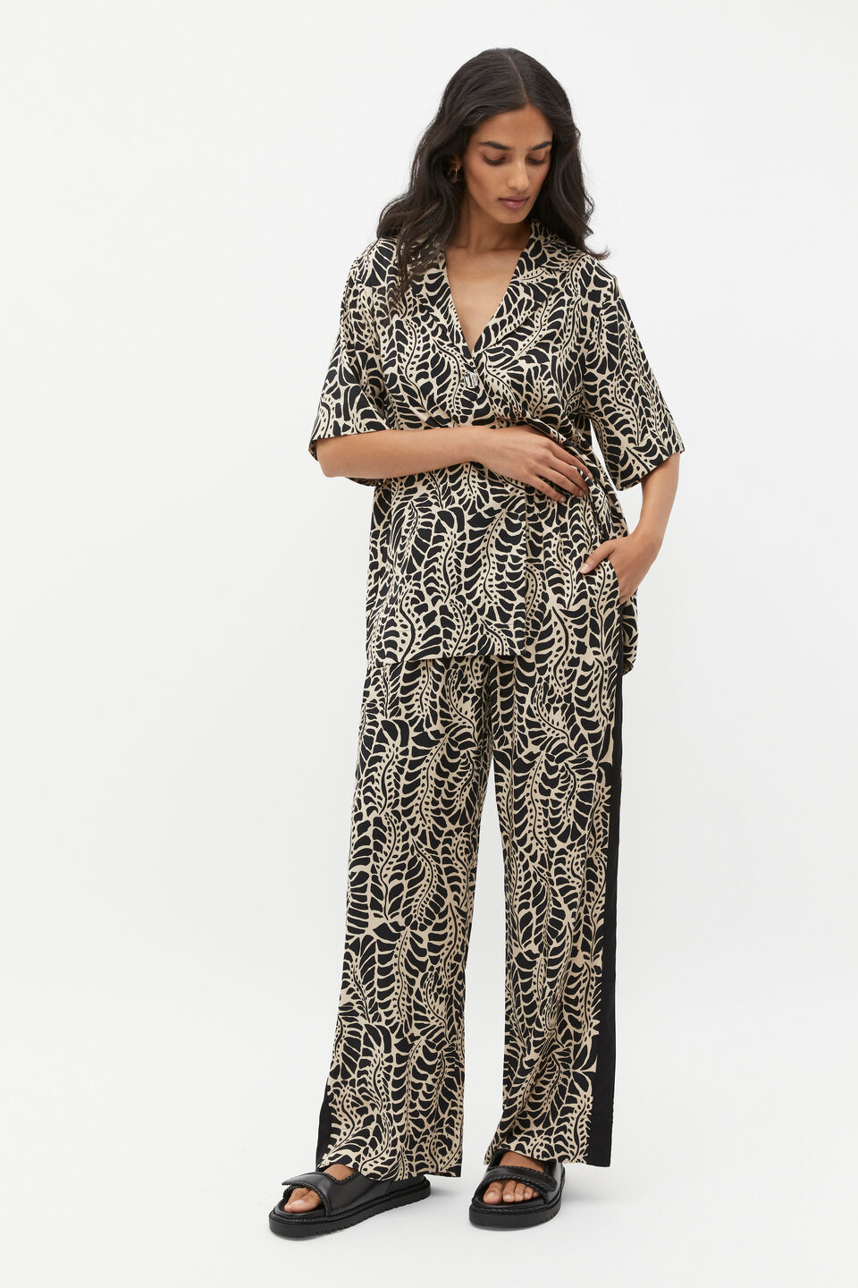 Motif Print Elasticated Pant  Motif Print