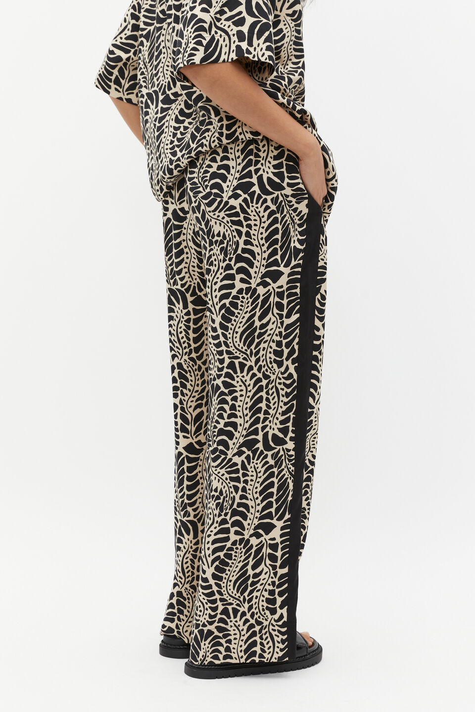 Motif Print Elasticated Pant  Motif Print