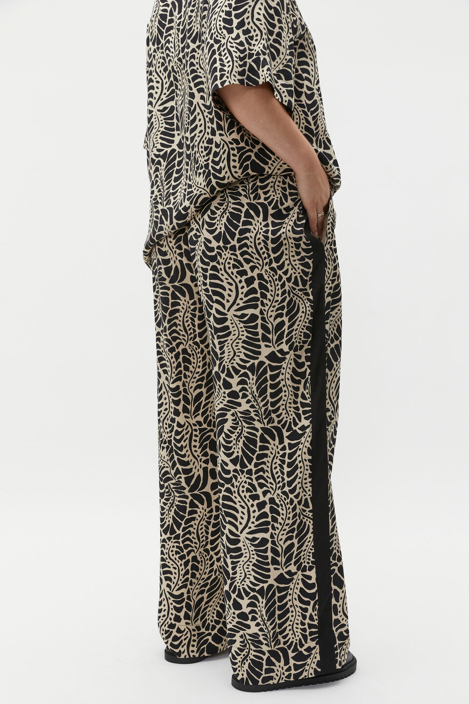 Motif Print Elasticated Pant  Motif Print