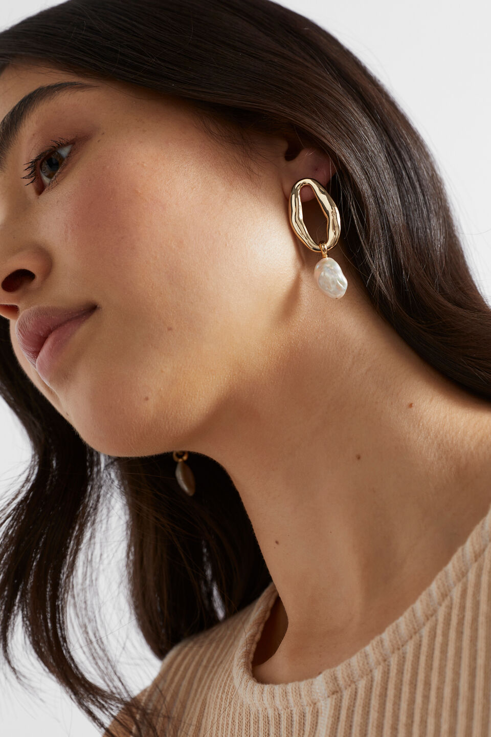 Oval Pearl Earring  Gold