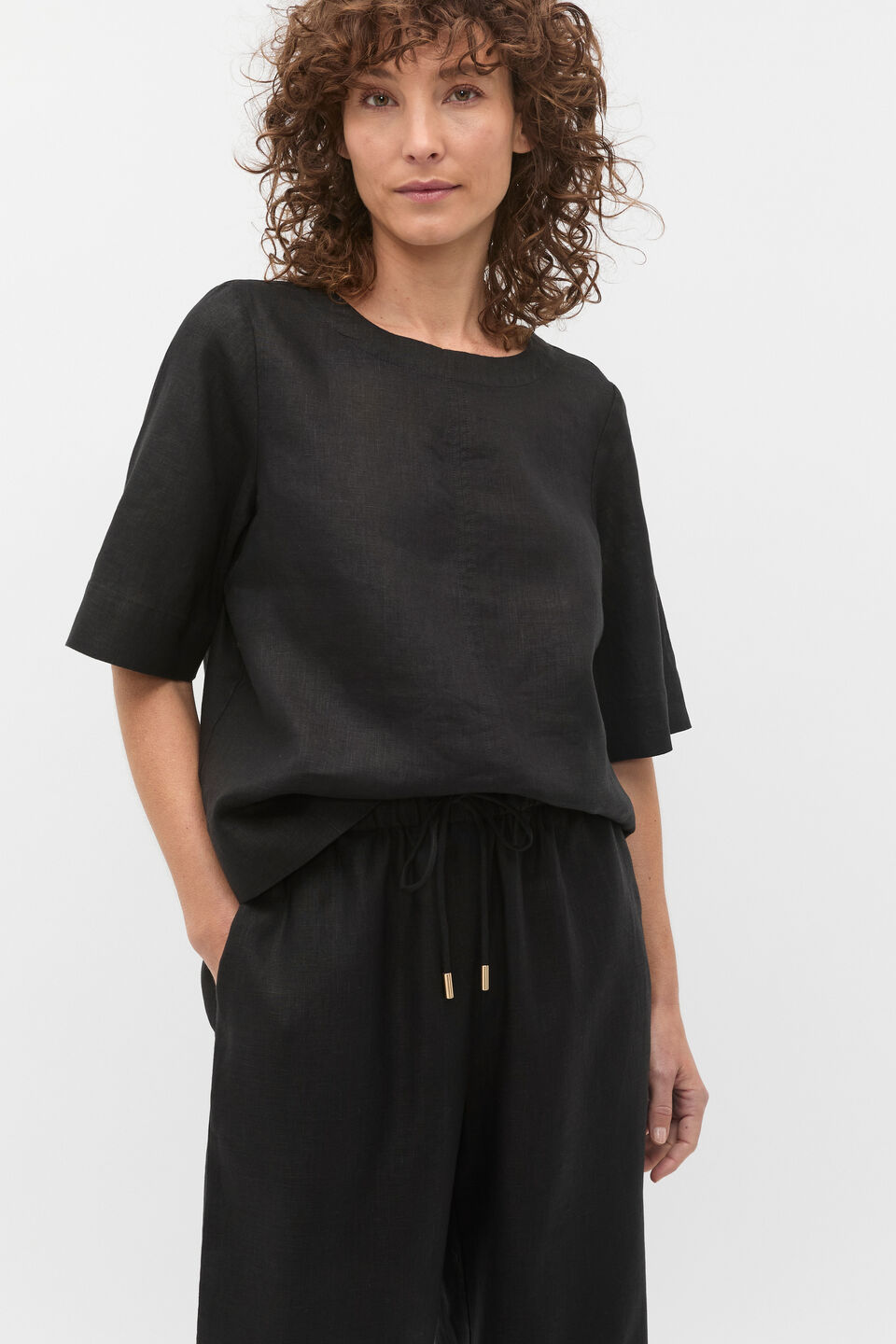 Core Linen Tee  Black