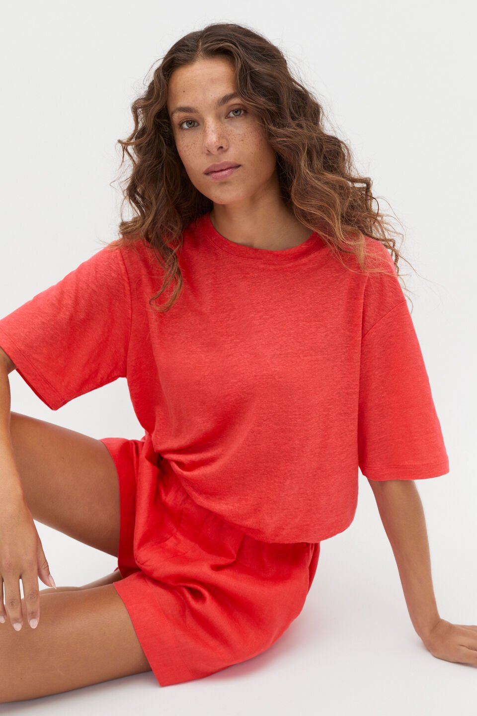 Linen Relaxed Tee  Electric Crimson