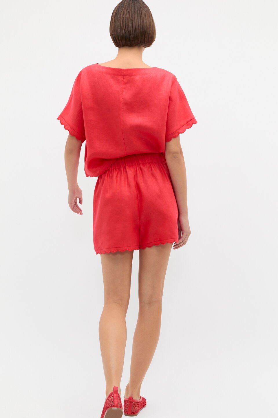 Linen Wave Scallop Short  Electric Crimson