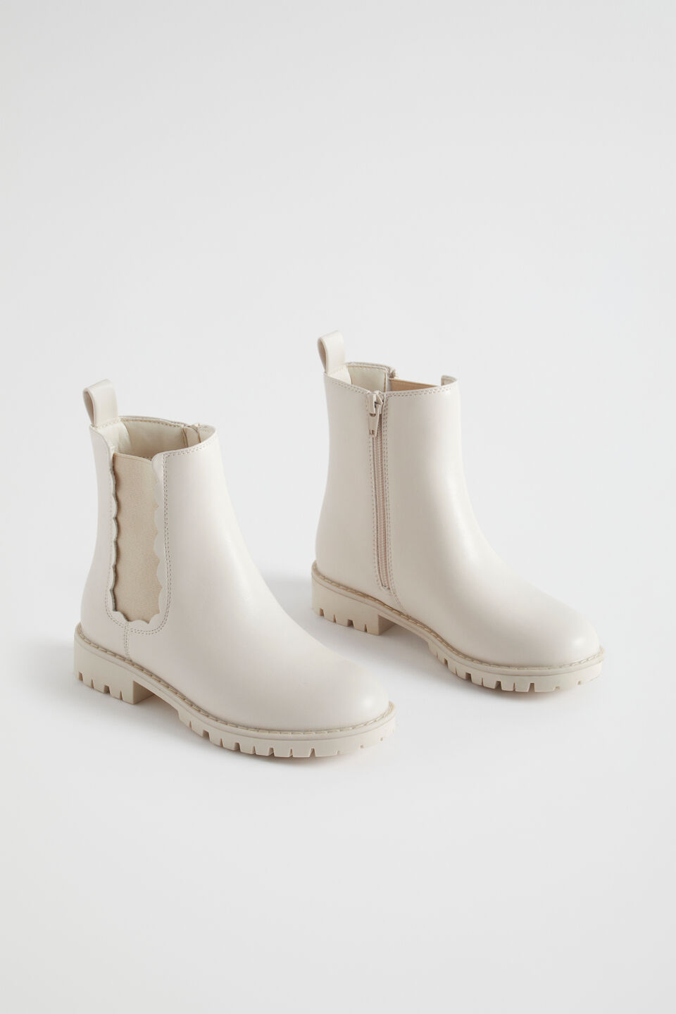 Scallop Gusset Boot  Creme