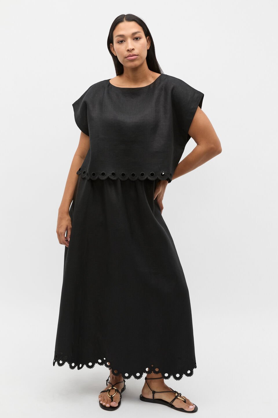 Linen Embroidered Tee  Black