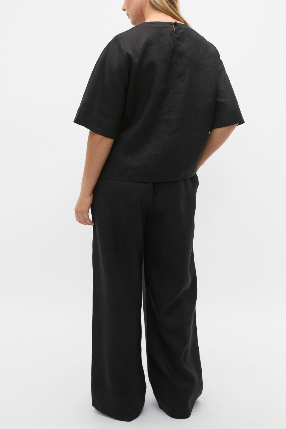 Core Linen Tee  Black